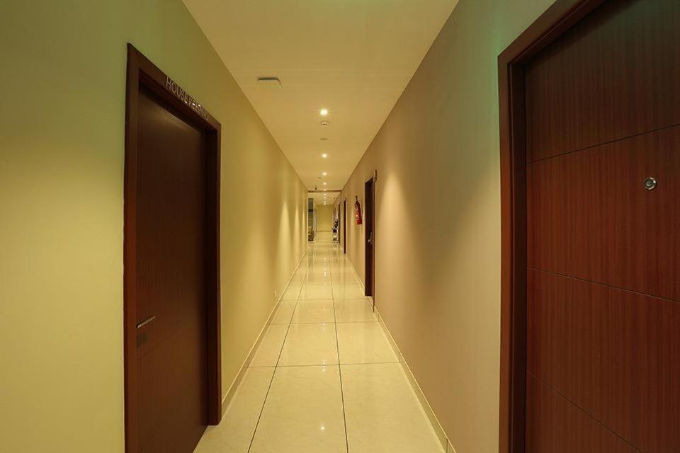 Hotel New York Square กัตตะยัม ภายนอก รูปภาพ