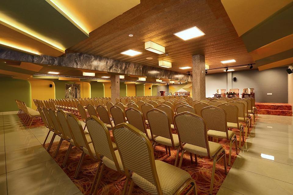Hotel New York Square กัตตะยัม ภายนอก รูปภาพ