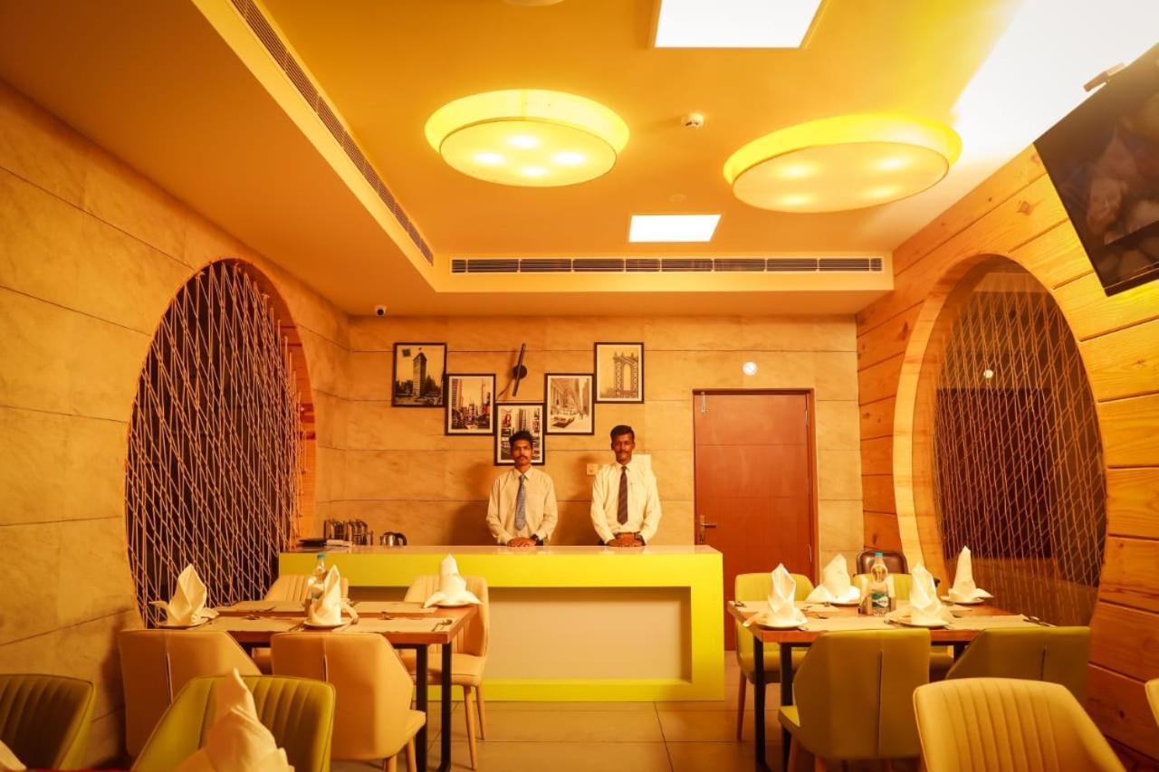 Hotel New York Square กัตตะยัม ภายนอก รูปภาพ